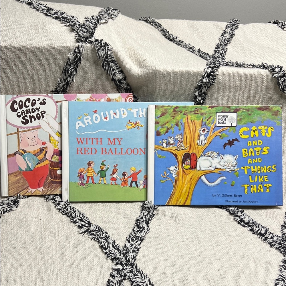 3 Wonder World Books by V. Gilbert Beers Cats & Bats Around the World Coco’s